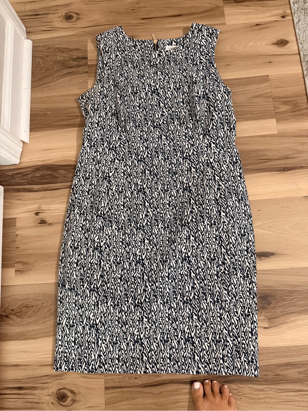Calvin Klein Black and White Sleeveless Patterned Shift Dress
